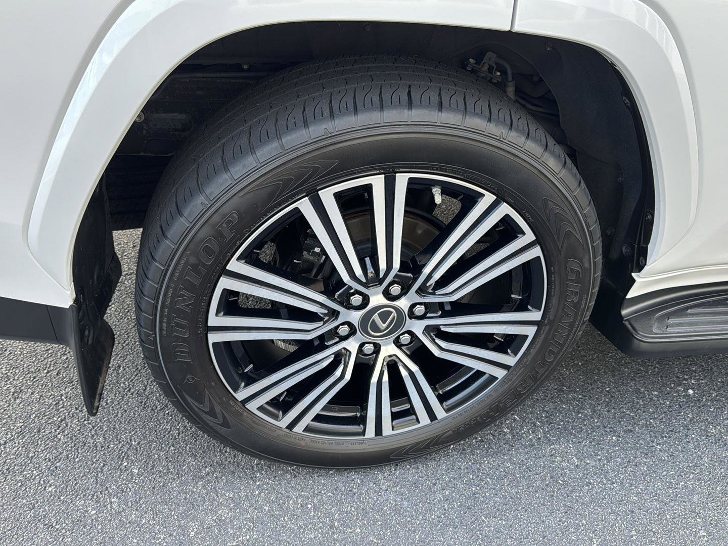 Used 2023 Lexus LX 600 4WD w/ Luxury Package image 36