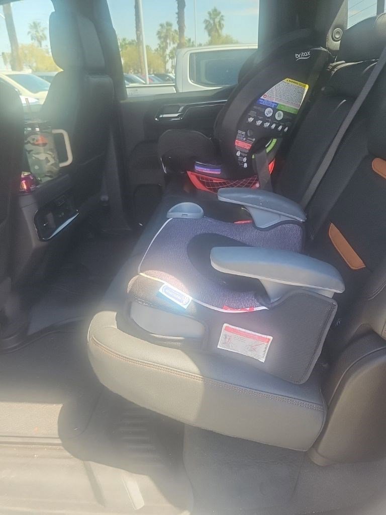 Used 2025 GMC Sierra 1500 AT4 w/ Technology Package AWD/4WD image 25