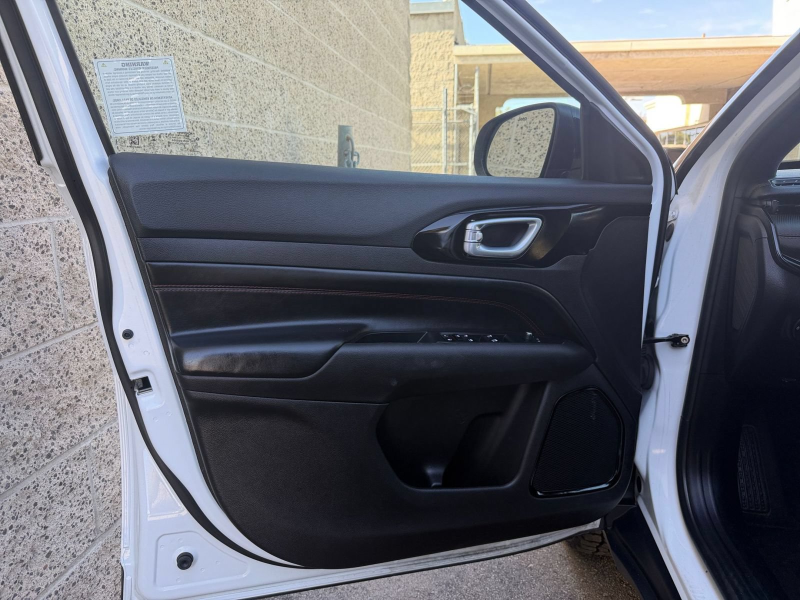 Used 2025 Jeep Compass Trailhawk AWD/4WD image 18