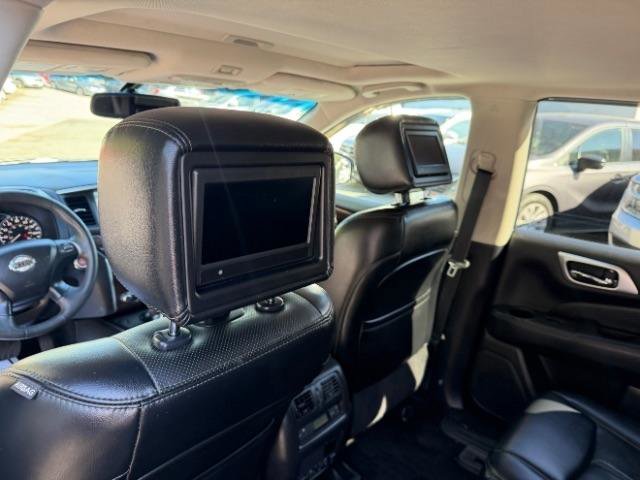 Used 2016 Nissan Pathfinder Platinum w/ Family Entertainment Package AWD/4WD image 34