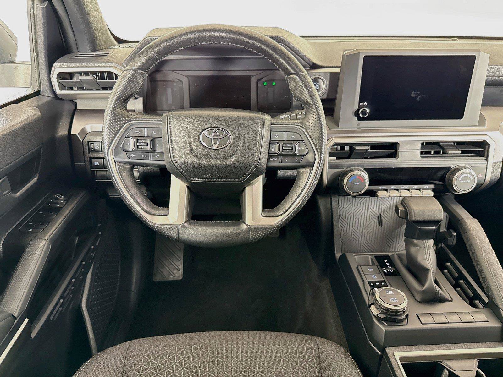 Used 2025 Toyota 4Runner SR5 AWD/4WD image 10