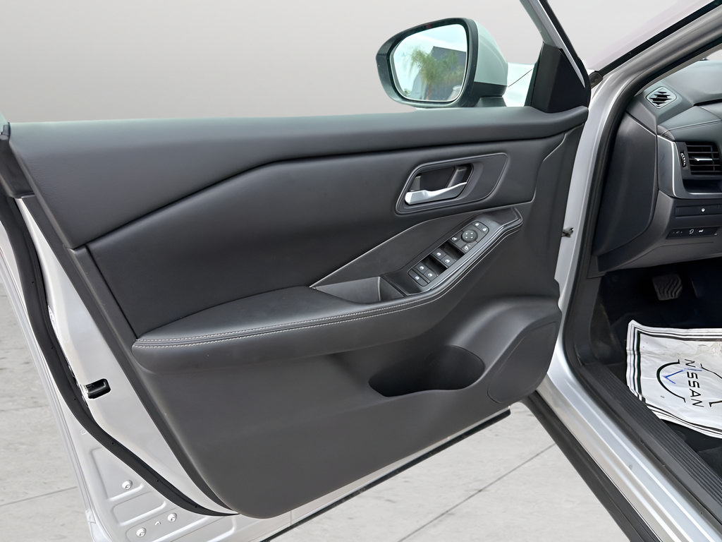 Certified 2024 Nissan Rogue SV AWD/4WD image 39