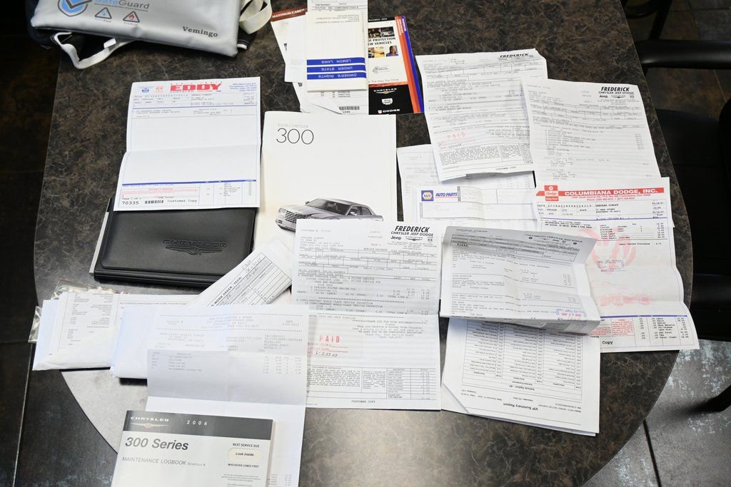 Used 2006 Chrysler 300 C w/ Sound Group II image 36