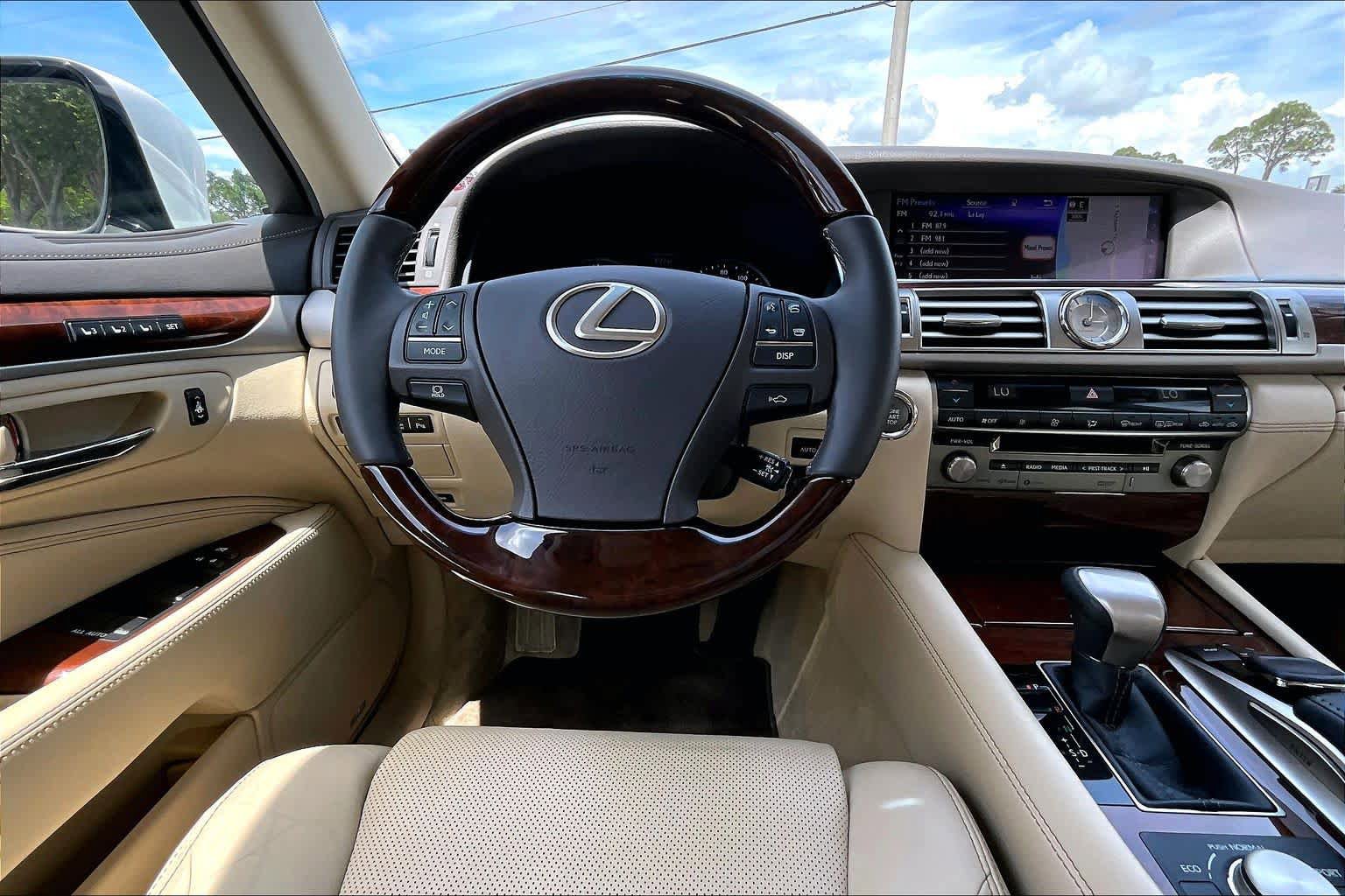 Used 2017 Lexus LS 460 w/ Comfort Package RWD image 6