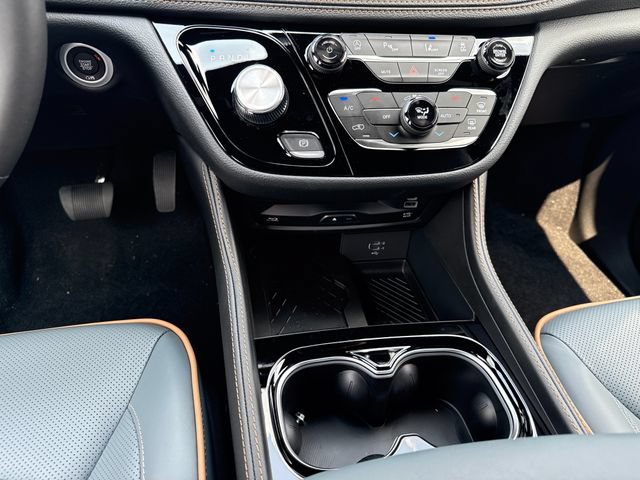 New 2027 Chrysler Pacifica Pinnacle w/ Theater Group FWD image 24