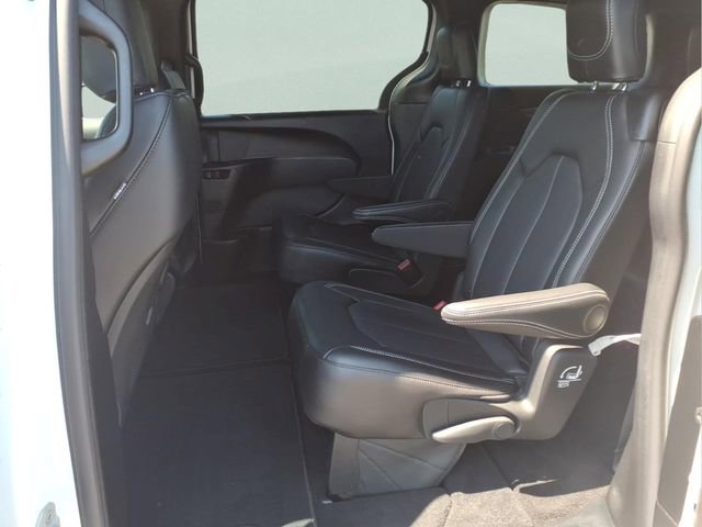 Used 2026 Chrysler Pacifica Select FWD image 20