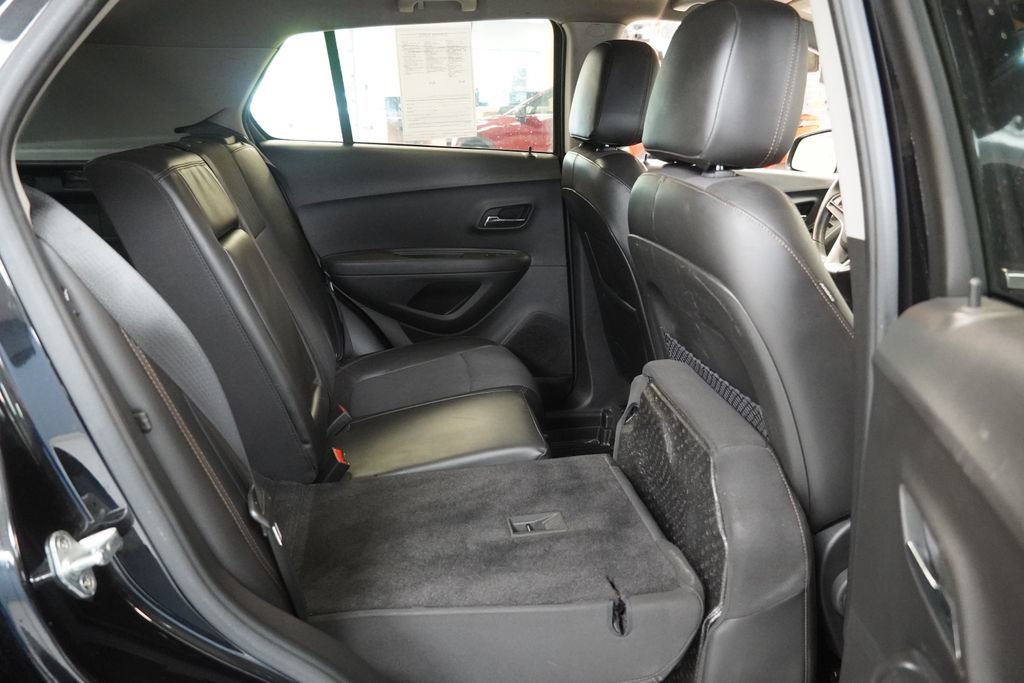 Used 2020 Chevrolet Trax LT w/ LT Convenience Package FWD image 31