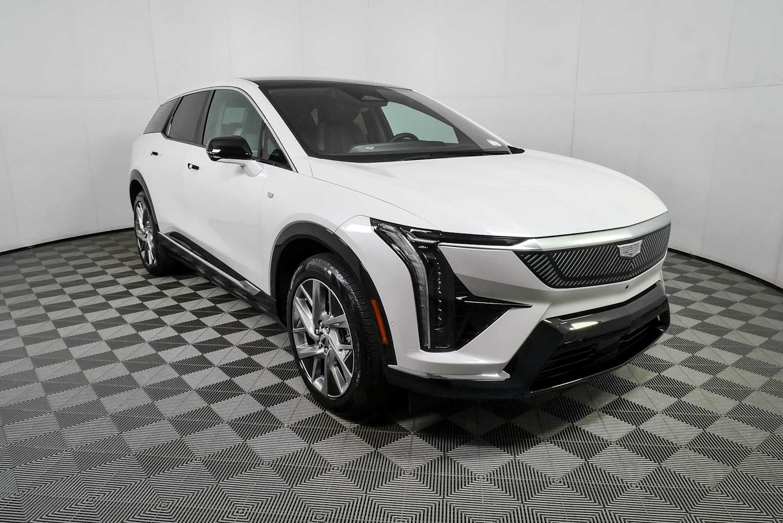 Certified 2025 Cadillac Optiq Luxury 1