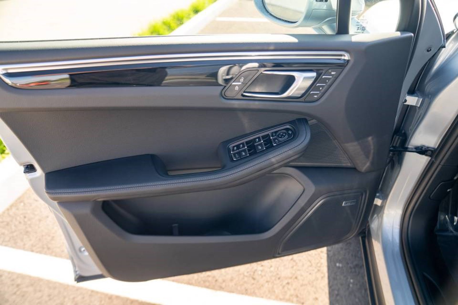 New 2026 Porsche Macan AWD/4WD image 11