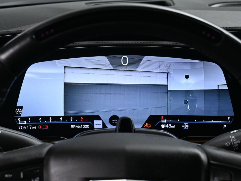 Used 2023 Cadillac Escalade ESV Premium Luxury image 27