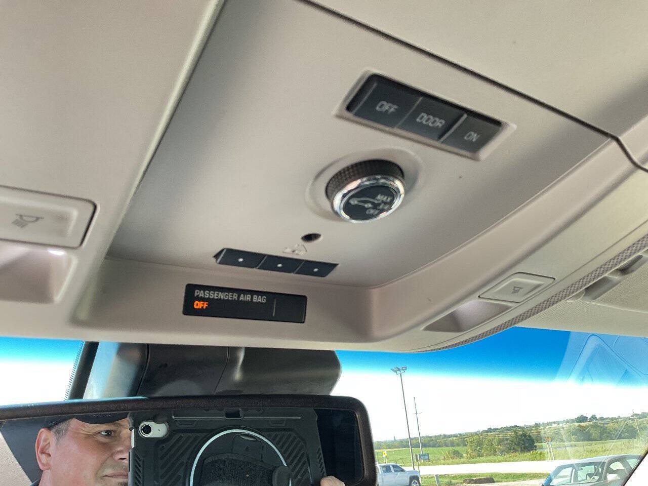 Used 2019 Chevrolet Tahoe Premier AWD/4WD image 16