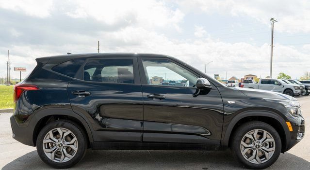 Used 2024 Kia Seltos LX AWD/4WD image 5