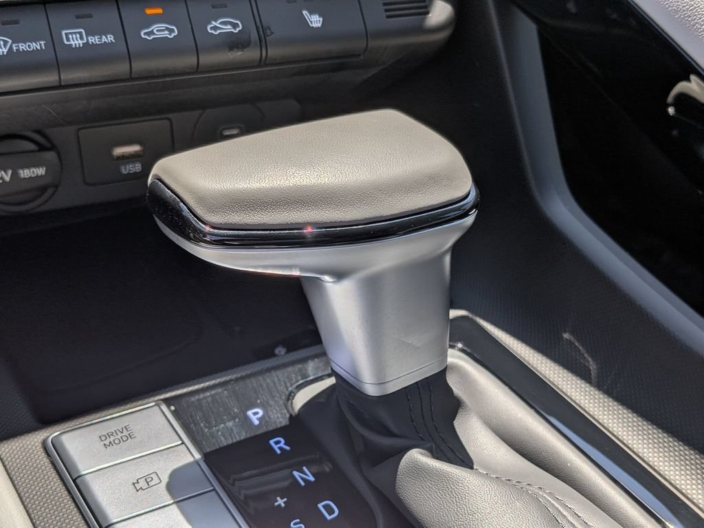 Certified 2026 Hyundai Elantra Limited FWD image 25