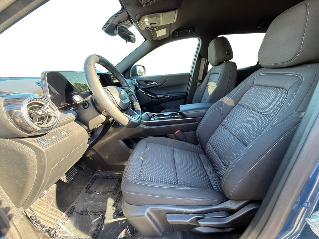 Used 2025 Chevrolet Equinox LT FWD image 9