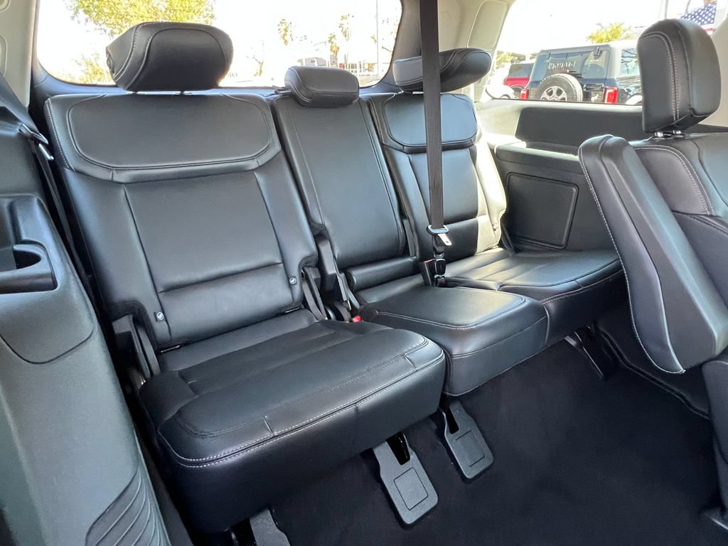 Used 2025 Ford Expedition Platinum w/ Driver's Package AWD/4WD image 23