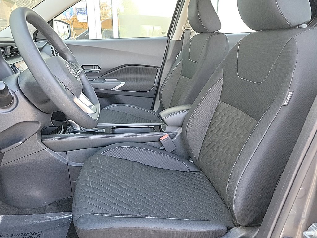Used 2023 Nissan Kicks SV FWD image 11