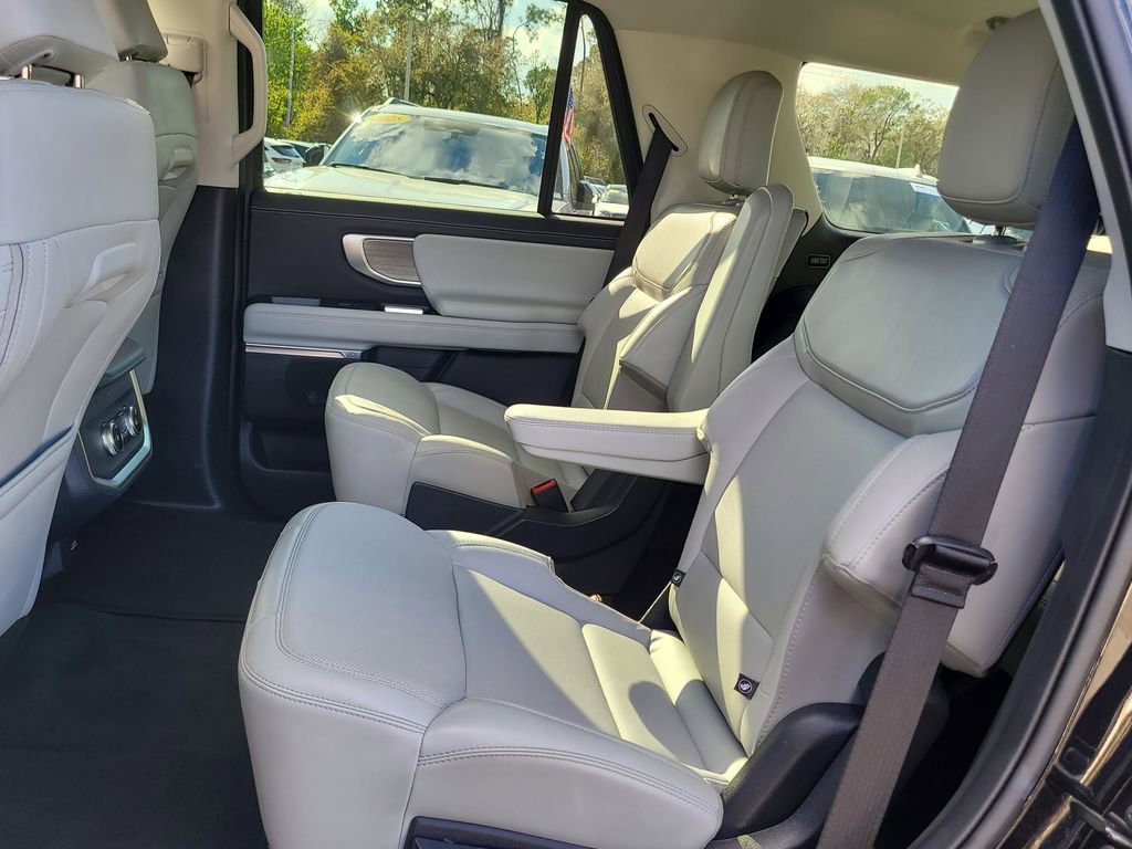 Certified 2025 Ford Expedition Platinum image 13