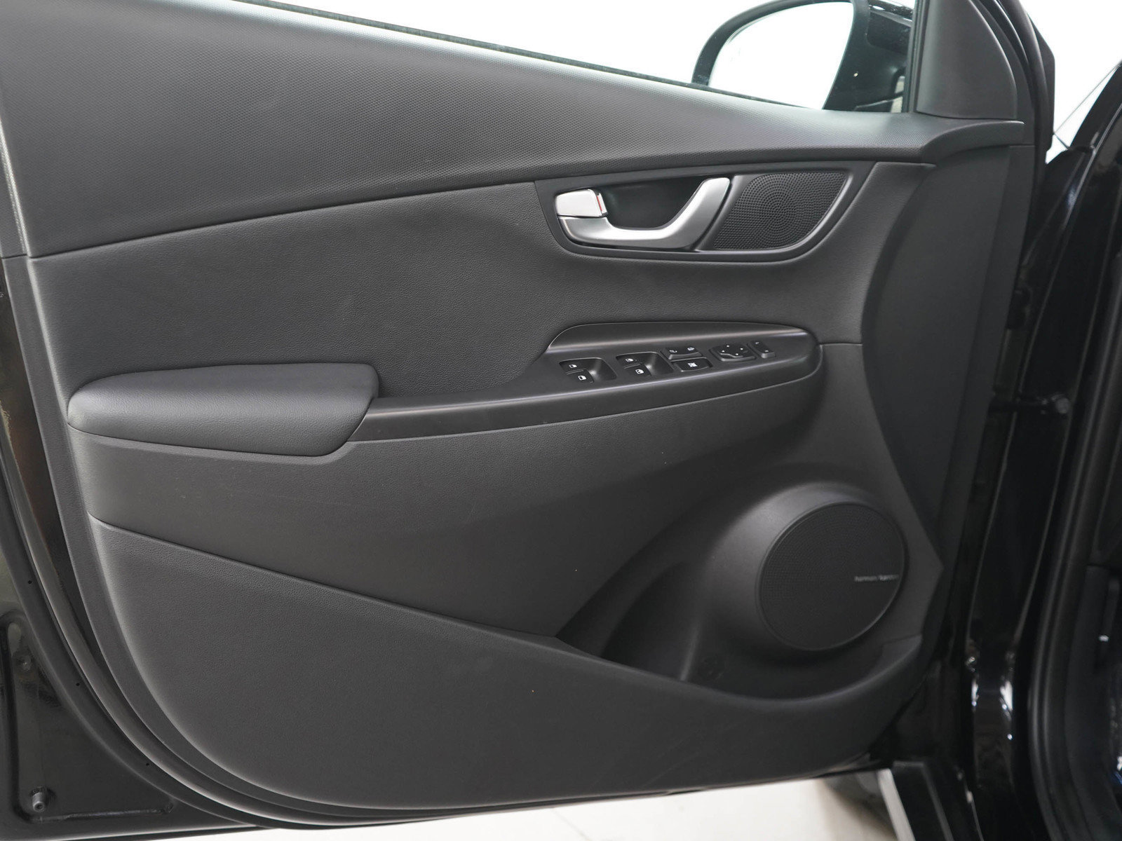 Used 2023 Hyundai Kona Limited FWD image 18