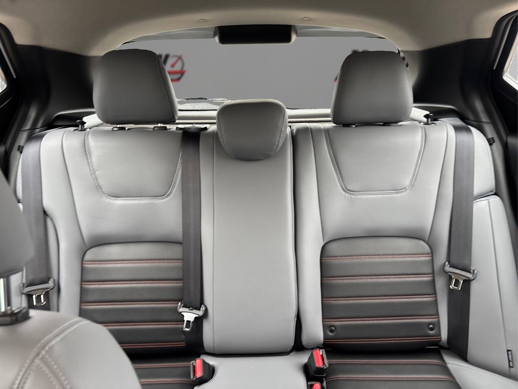 Used 2023 Nissan Kicks SR w/ SR Premium Package image 15