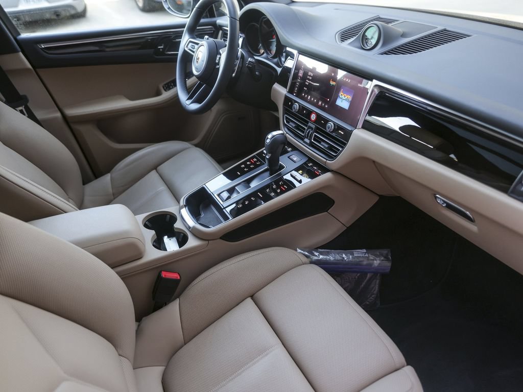 Certified 2026 Porsche Macan AWD/4WD image 36
