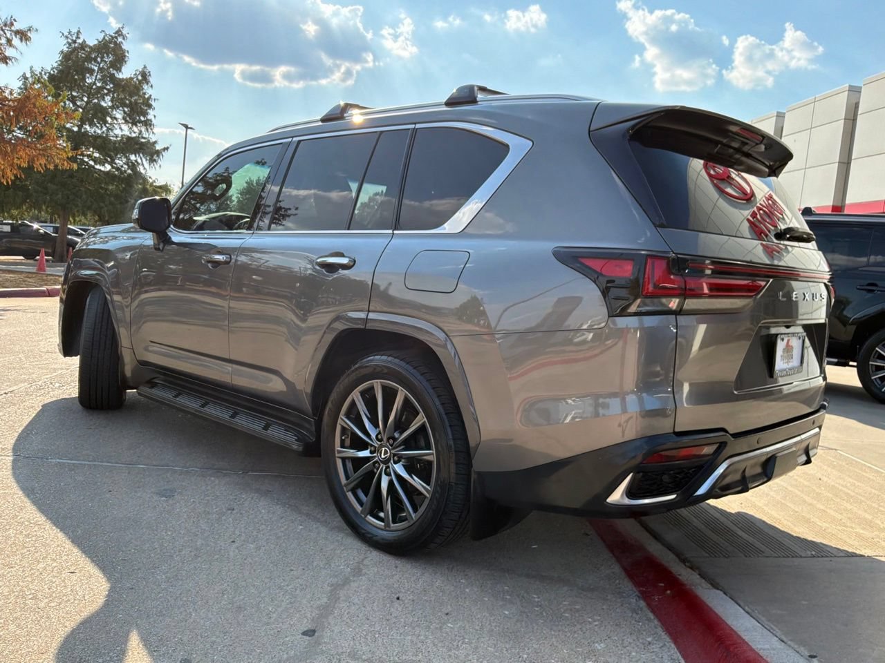 Used 2023 Lexus LX 600 F Sport w/ Accessory Package (Z1) AWD/4WD image 8