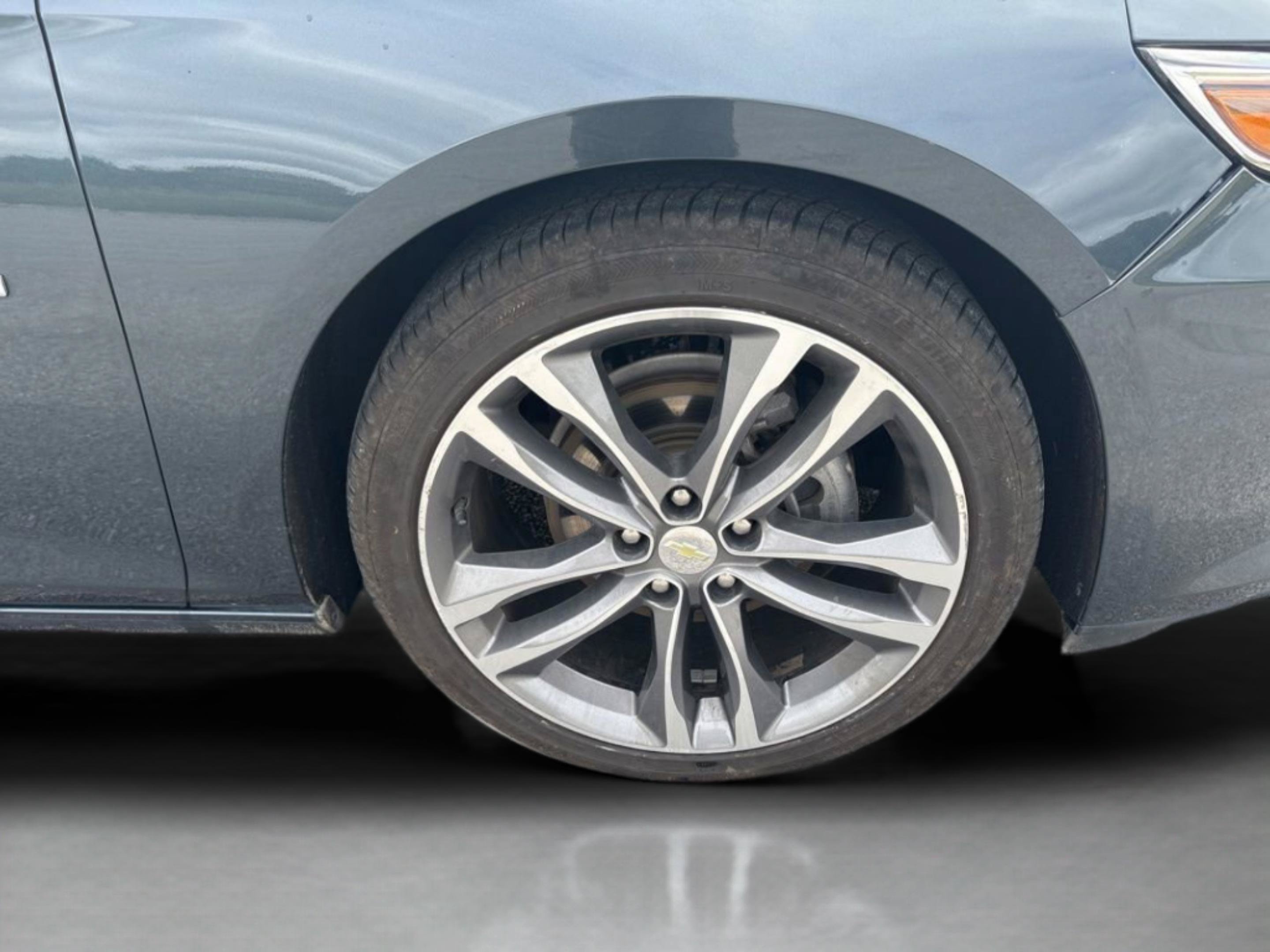 Used 2021 Chevrolet Malibu LT FWD image 37