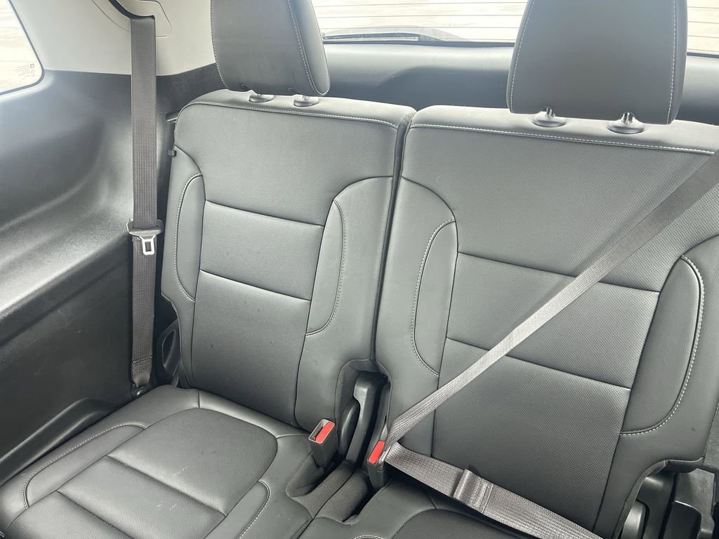 Used 2023 GMC Acadia SLT image 30