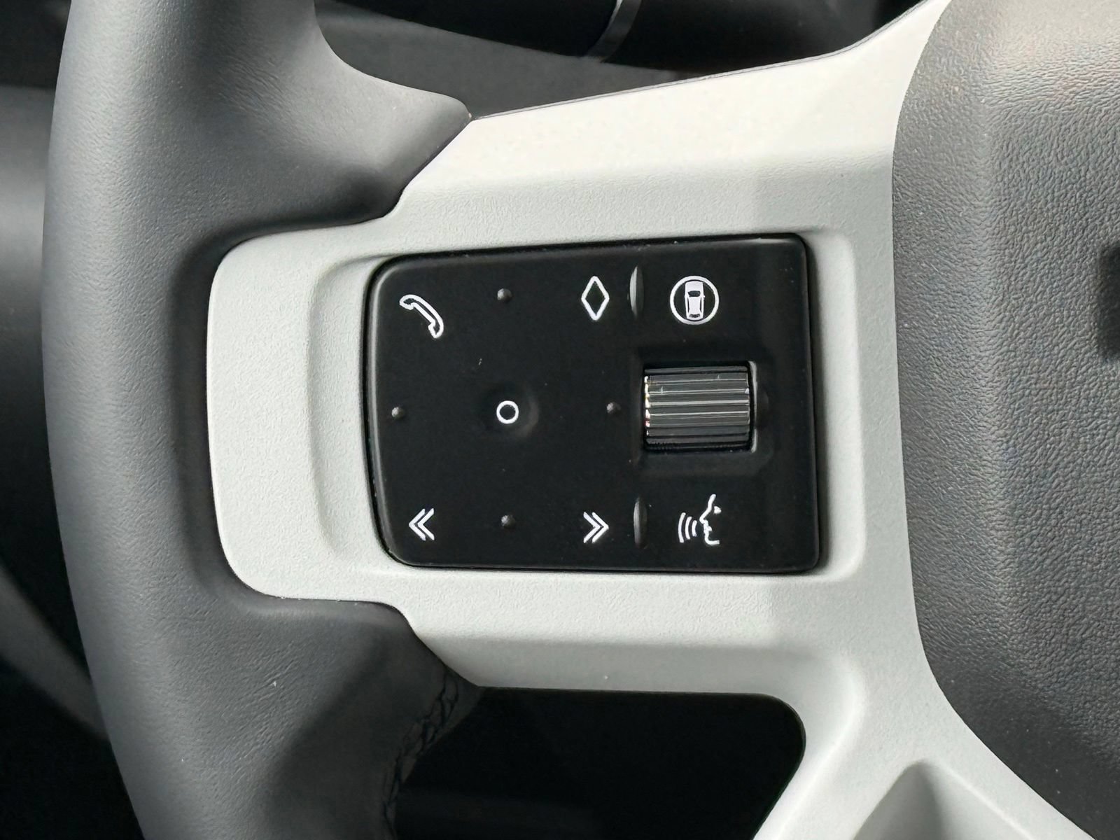 New 2026 Land Rover Defender 110 X-Dynamic SE AWD/4WD image 31