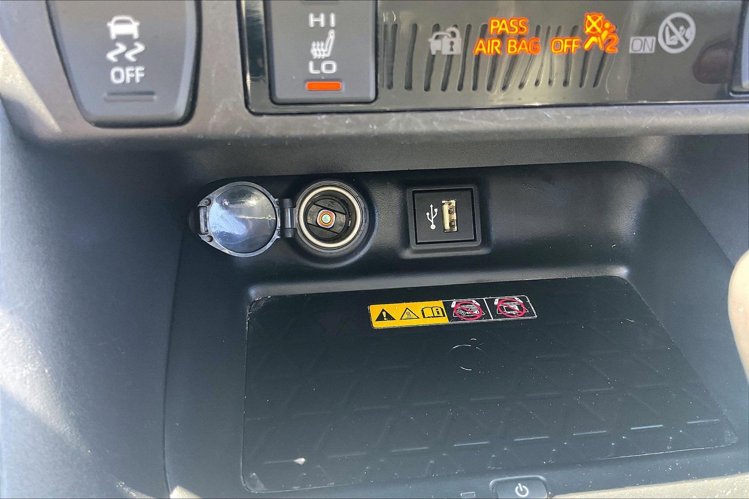 Used 2025 Toyota RAV4 XLE Premium w/ Weather Package AWD/4WD image 39