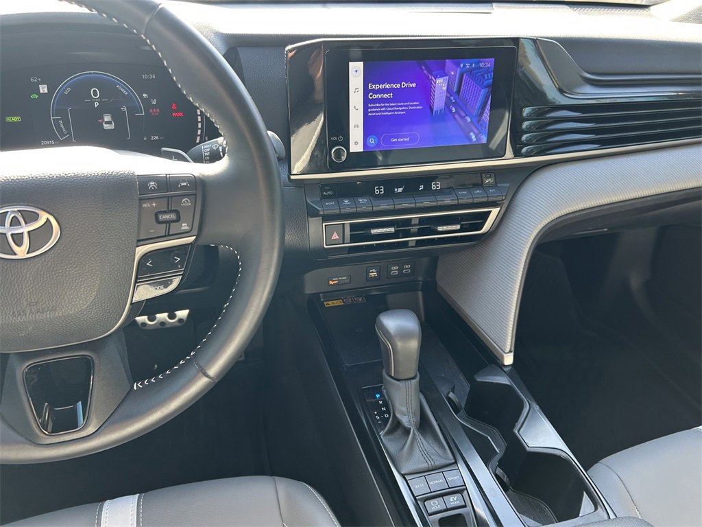 Used 2025 Toyota Camry SE image 17
