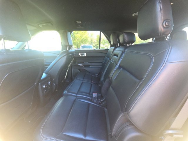 Used 2020 Ford Explorer XLT w/ Equipment Group 202A AWD/4WD image 12