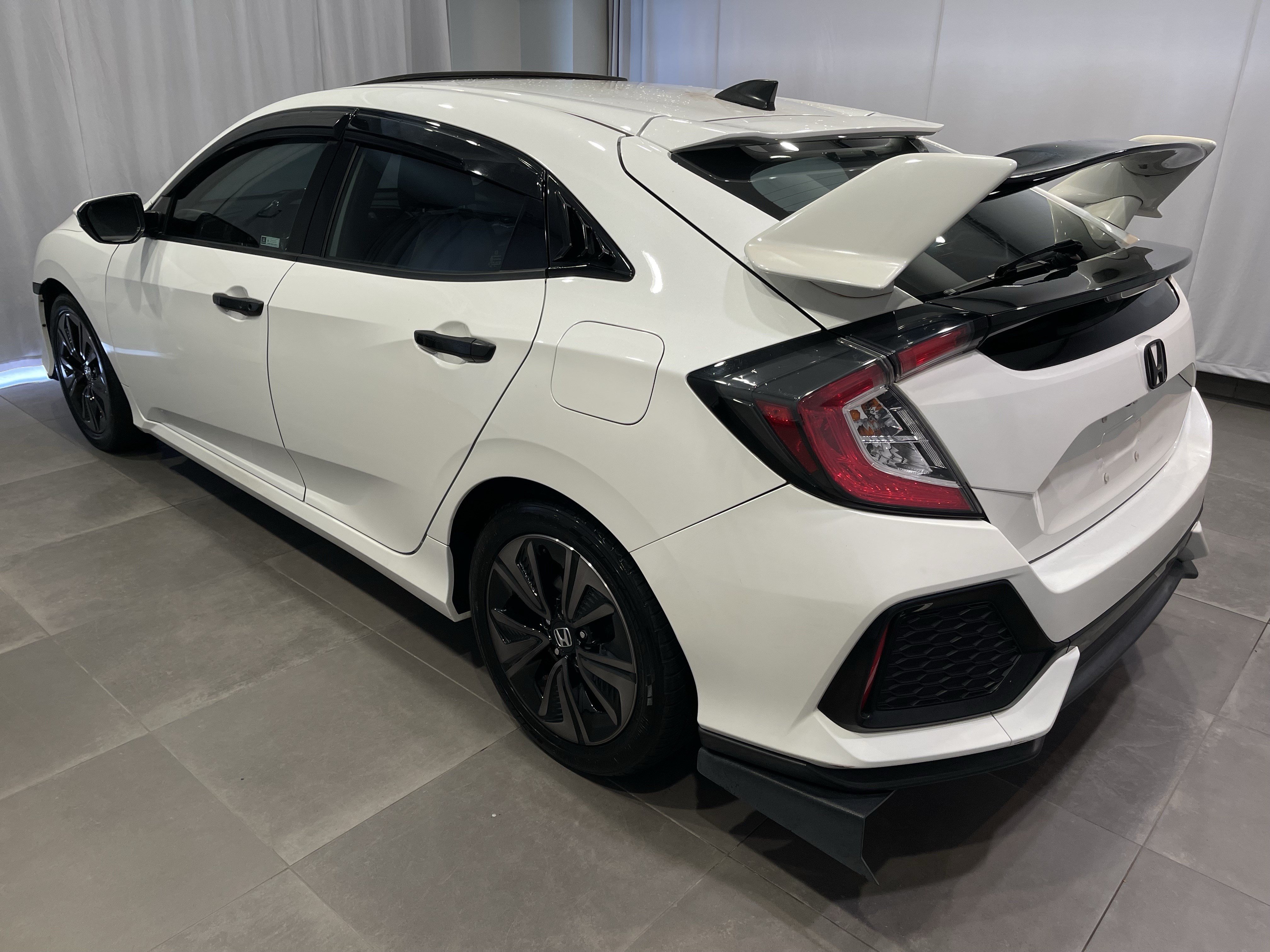 Used 2018 Honda Civic EX image 4