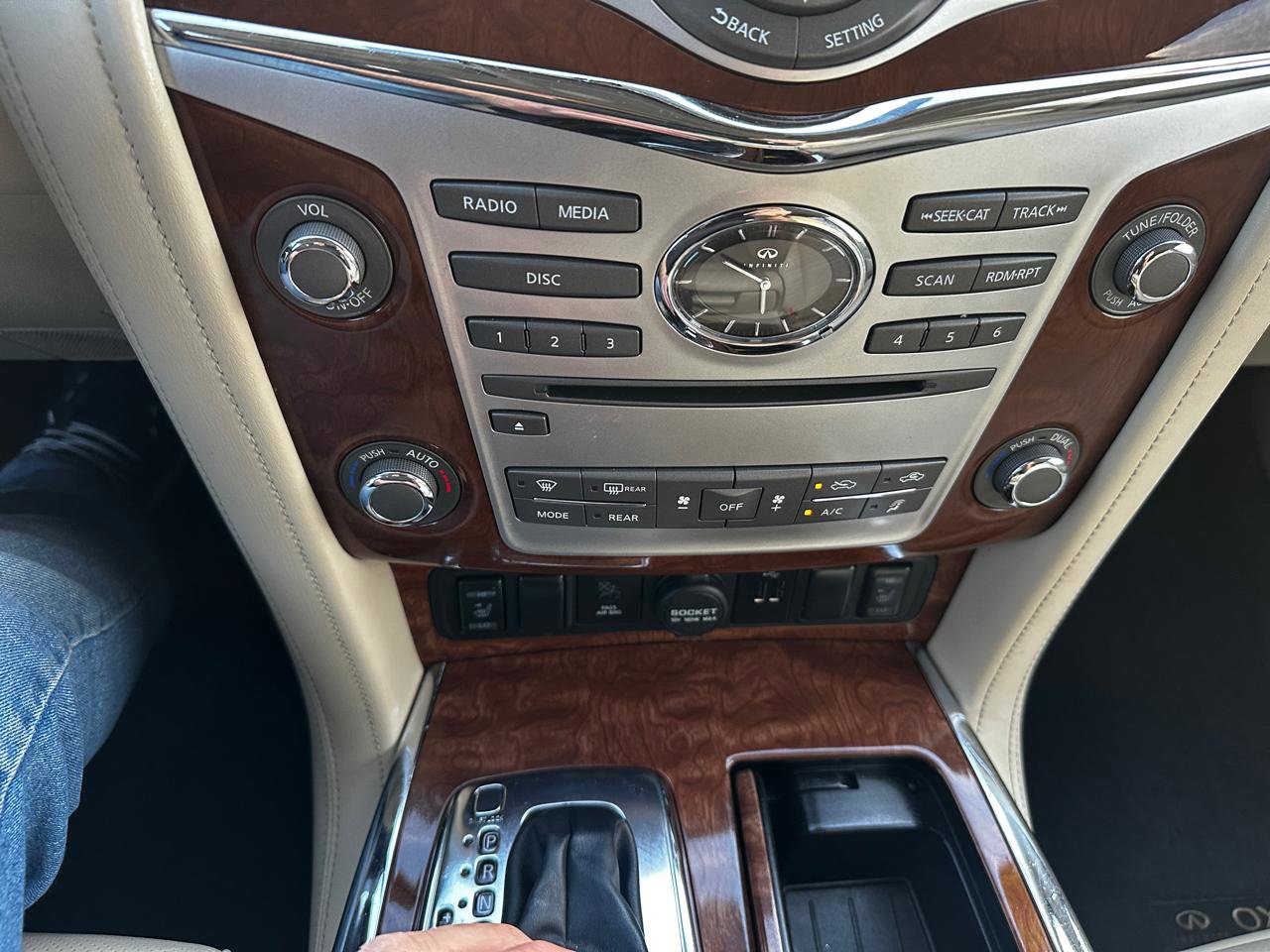 Used 2018 INFINITI QX80 4WD w/ Driver Assistance Package image 15