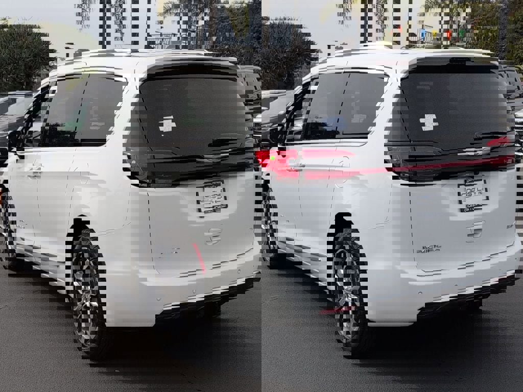 New 2026 Chrysler Pacifica Pinnacle w/ Trailer Tow Group image 7