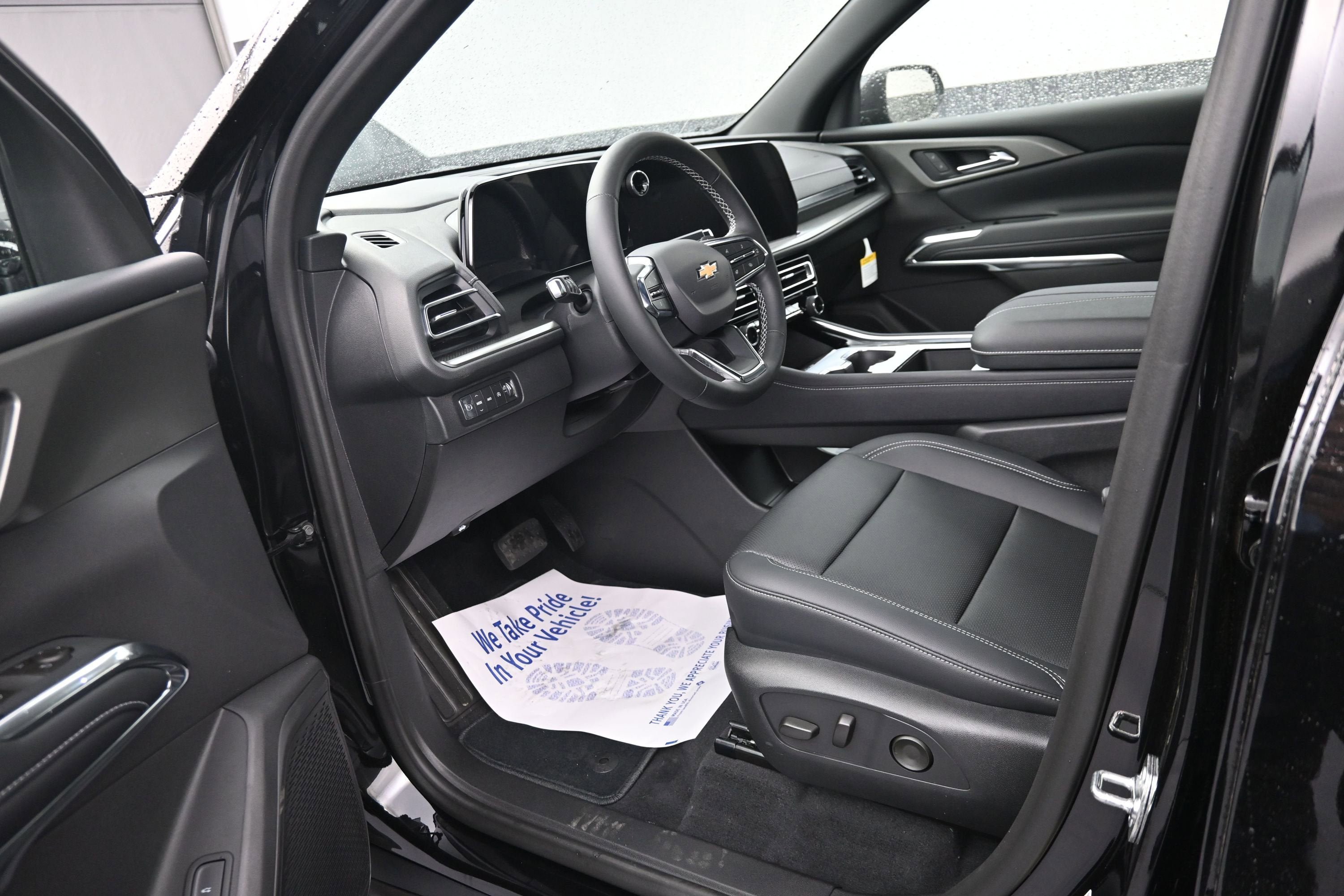 New 2026 Chevrolet Traverse LT w/ Driver Confidence Package AWD/4WD image 9