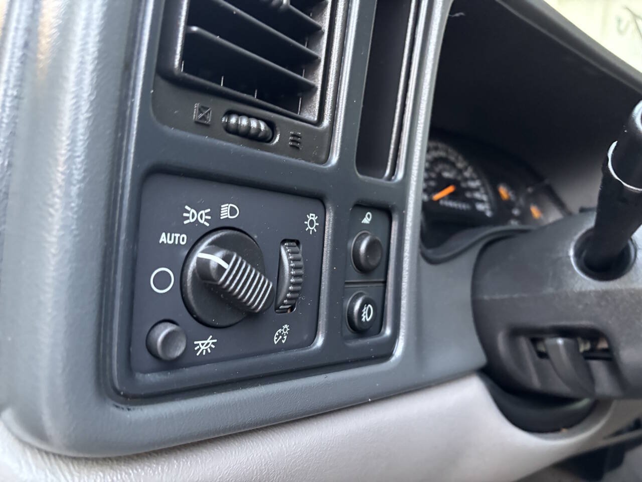 Used 2006 Chevrolet Avalanche Z66 w/ Preferred Equipment Group RWD image 29