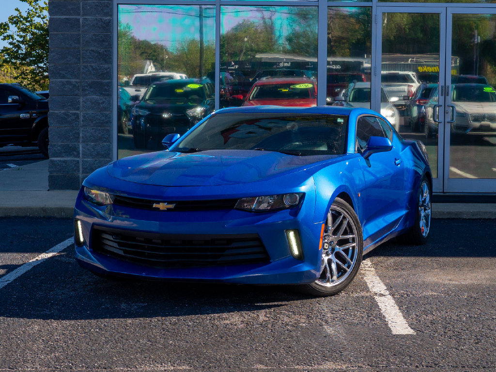 Used 2018 Chevrolet Camaro LT RWD image 6