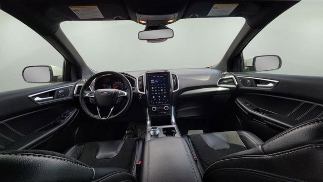 Used 2023 Ford Edge ST image 25