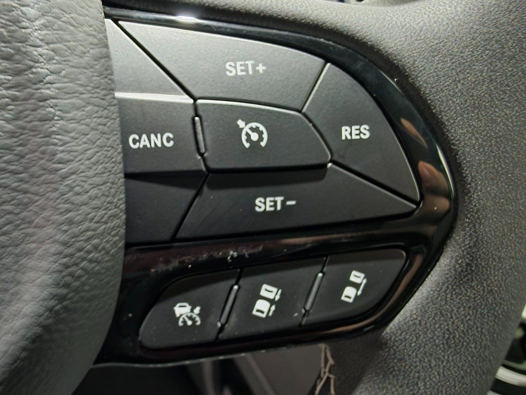 New 2026 Chrysler Pacifica Limited w/ S Appearance Package AWD/4WD image 6