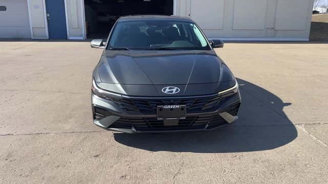 Used 2024 Hyundai Elantra Limited image 3
