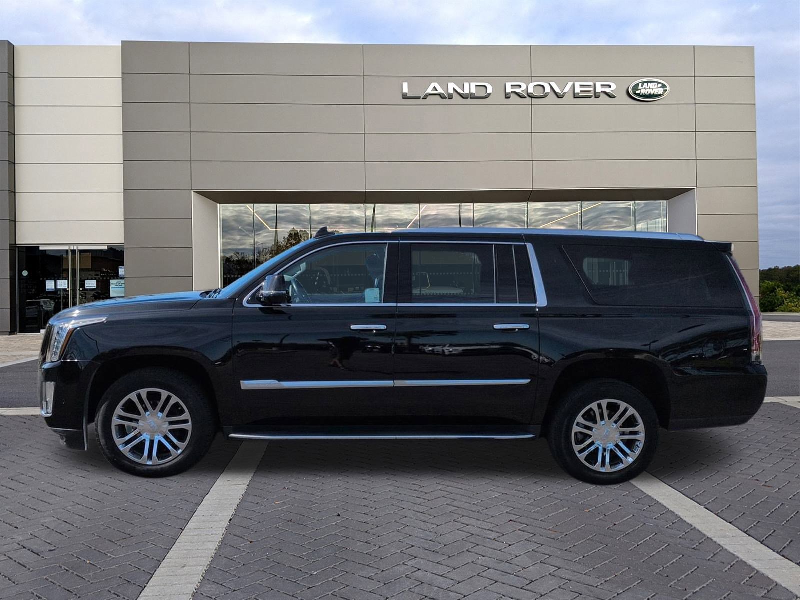 Used 2020 Cadillac Escalade ESV 2WD image 8
