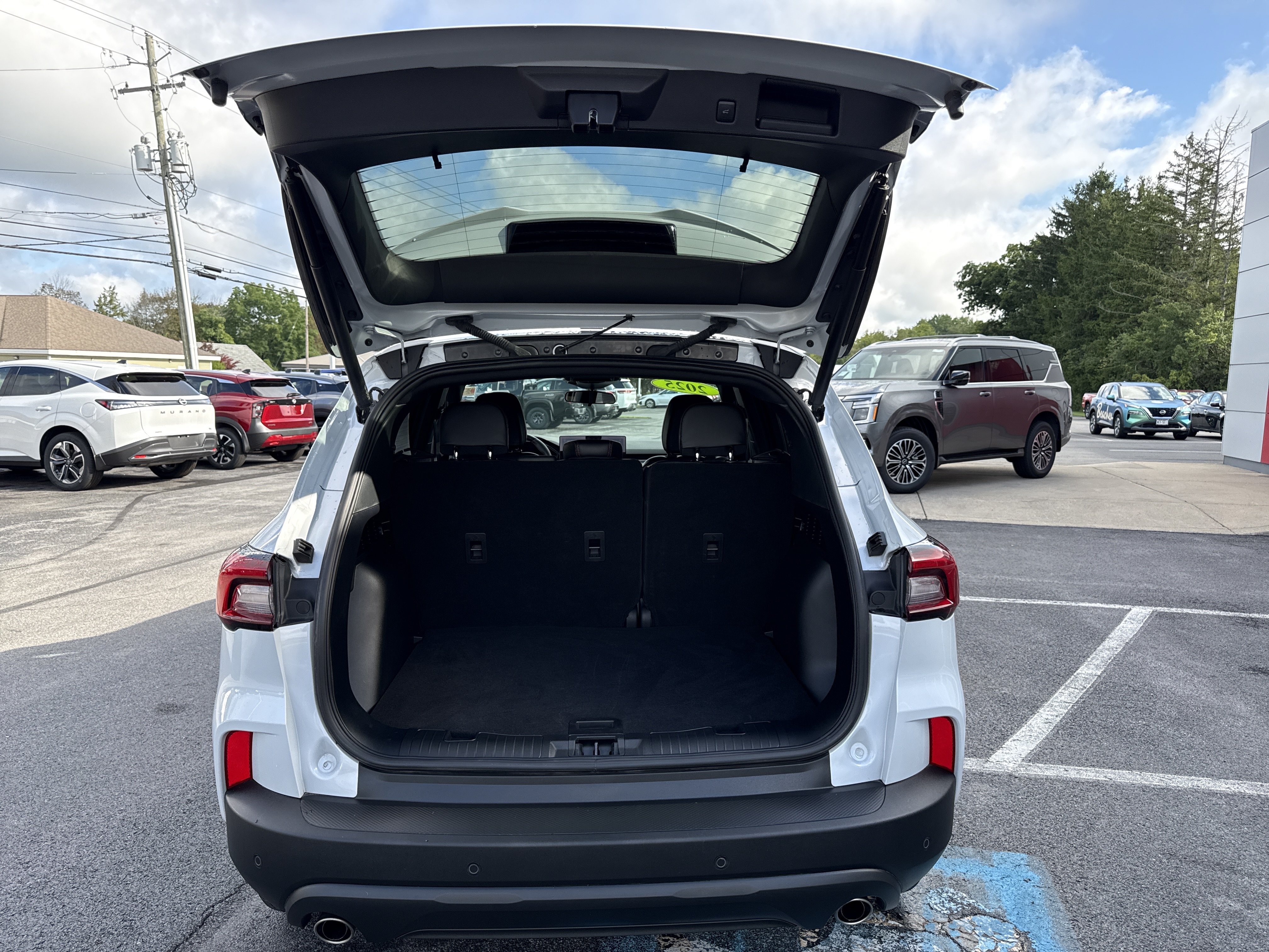 Used 2025 Ford Escape ST-Line w/ Tech Pack #1 AWD/4WD image 11