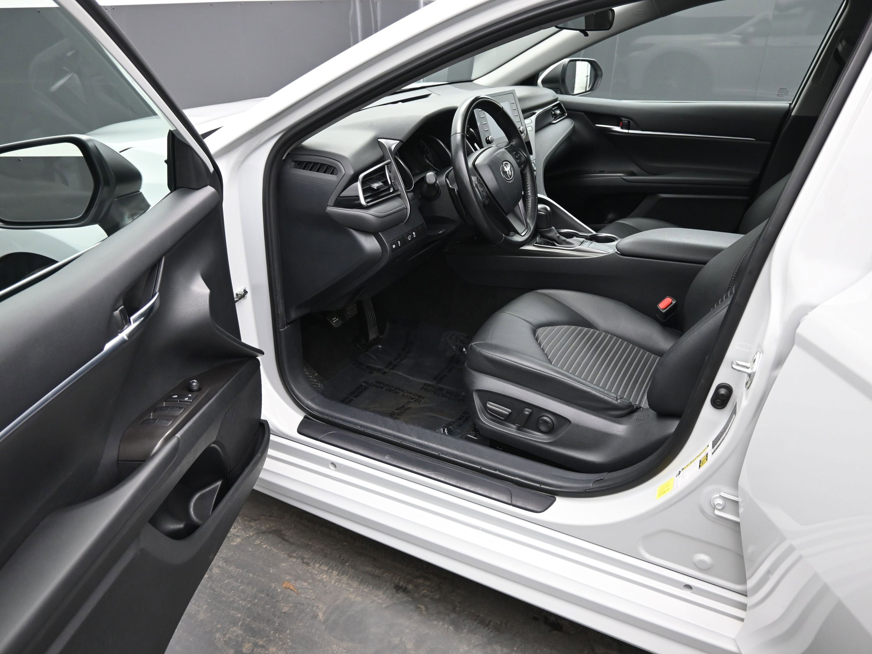 Used 2024 Toyota Camry SE image 12