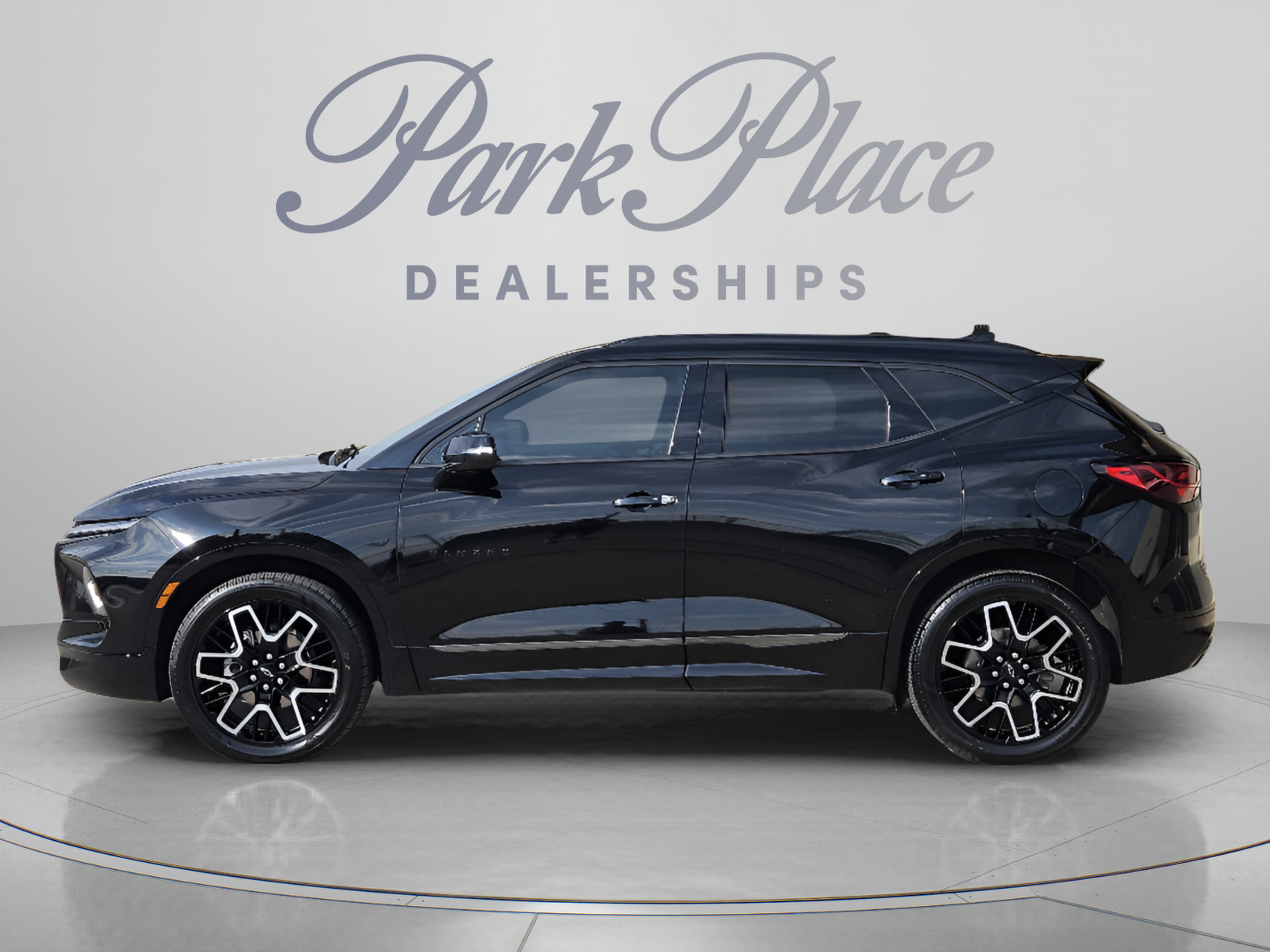 Used 2023 Chevrolet Blazer RS w/ Enhanced Convenience Package FWD image 2