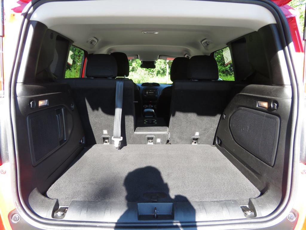 Used 2015 Jeep Renegade Trailhawk w/ Popular Equipment Group AWD/4WD image 17