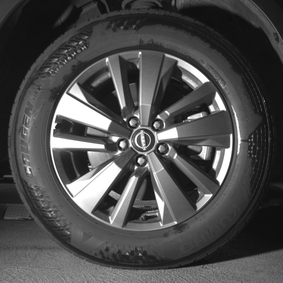 Used 2025 Nissan Pathfinder SV image 13