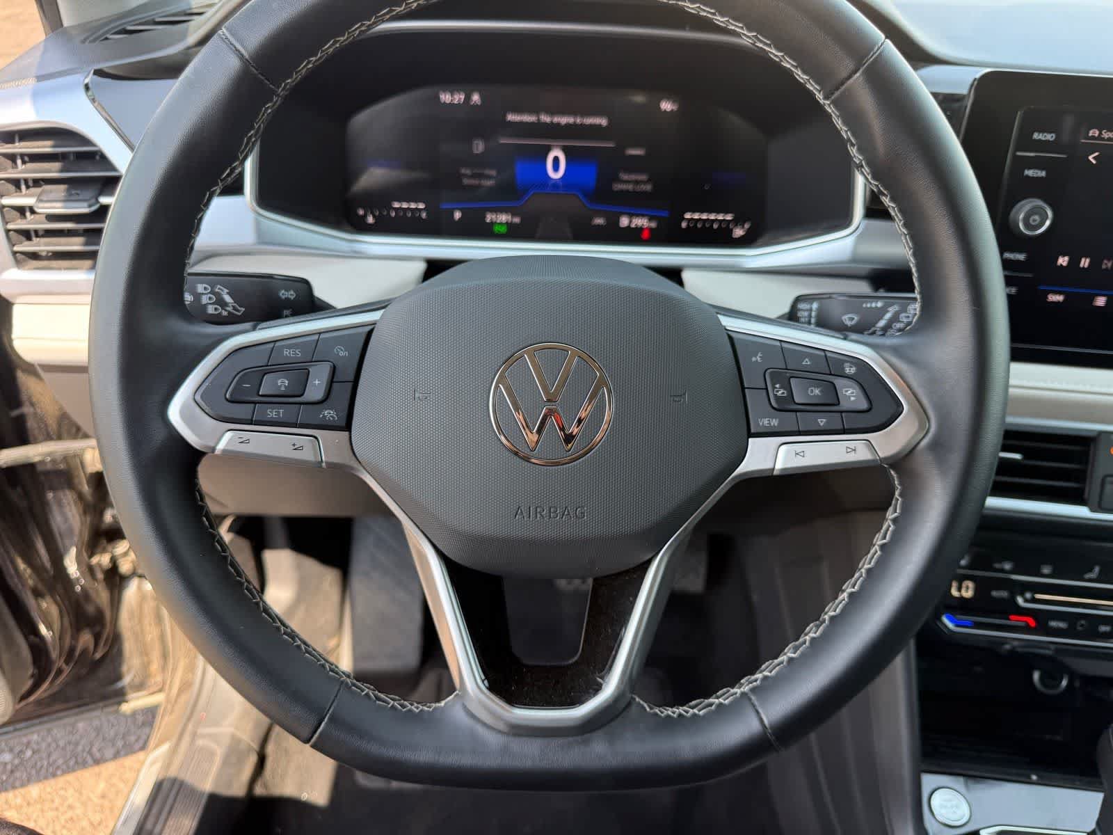 Used 2025 Volkswagen Taos SE AWD/4WD image 17