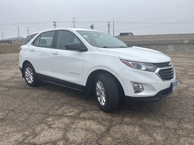 Used 2018 Chevrolet Equinox LS image 2