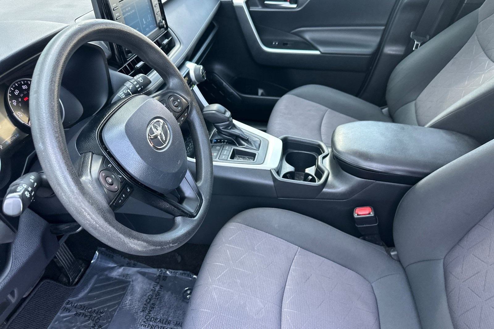 Used 2019 Toyota RAV4 XLE w/ Carpet Mat Package image 5