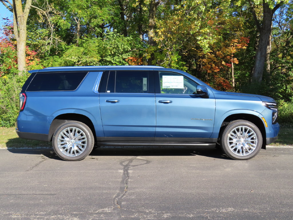 New 2027 Chevrolet Suburban LT w/ Comfort Package AWD/4WD image 2